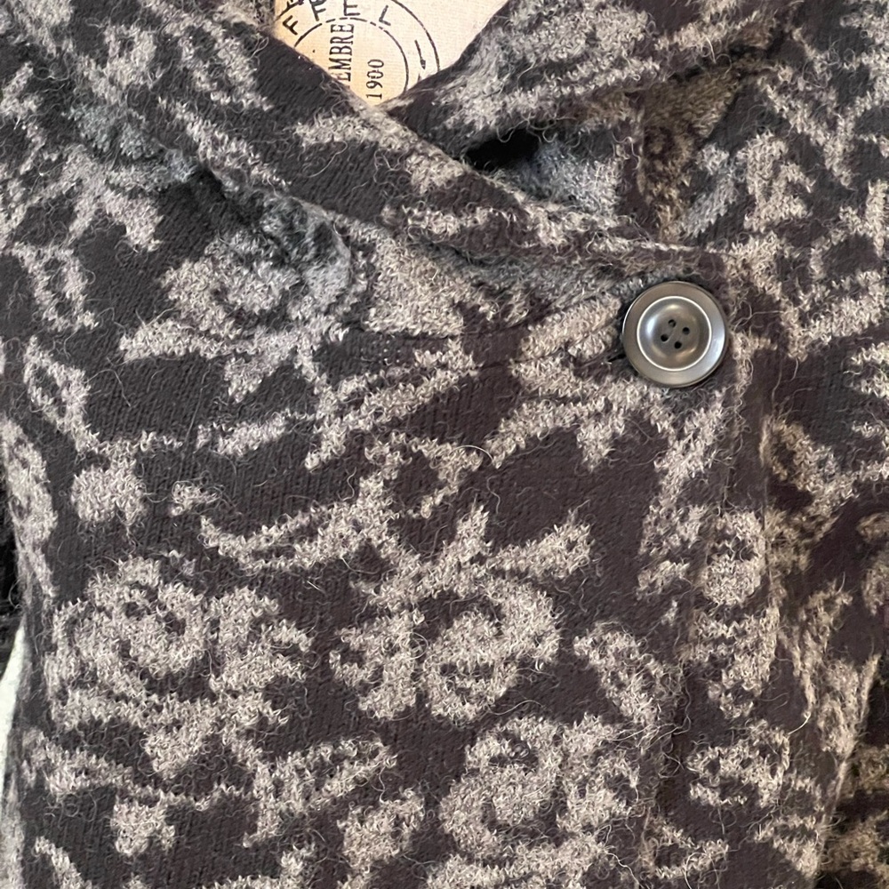 Ellen Tracy Wool Blend One Button Cardigan |Gray & Black Roses | SZ L | Like New - Picture 6 of 11